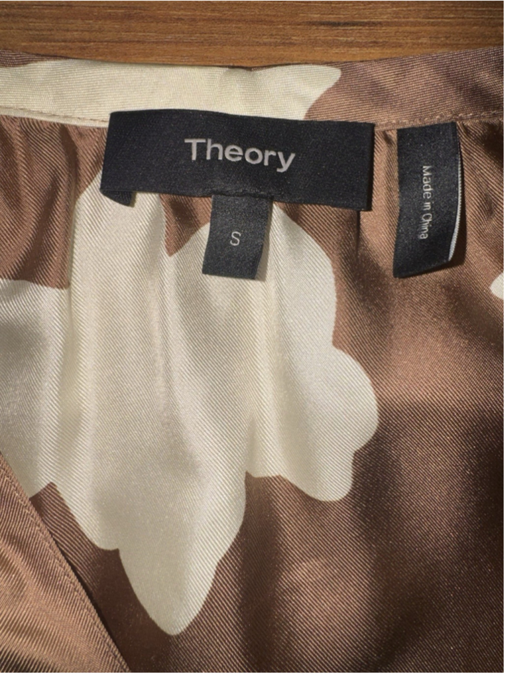 Theory Silk Floral Blouse Neutral Minimalist Quiet Luxury Work Top Women's Small - Picture 5 of 11